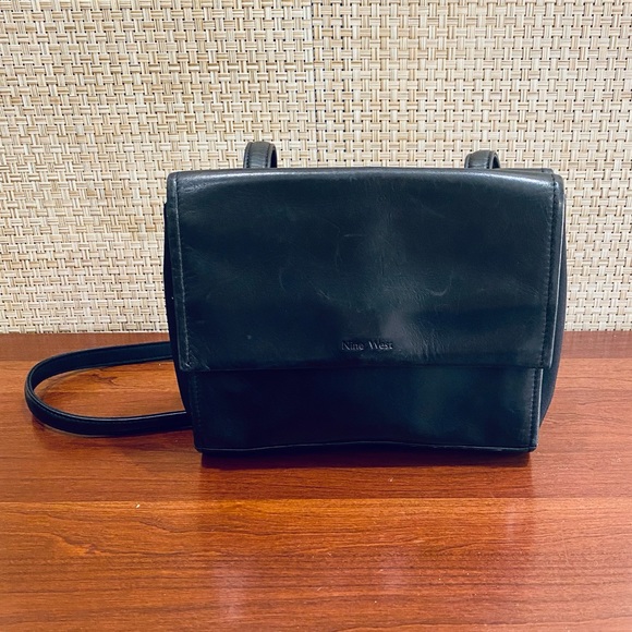 Nine West Handbags - VTG 1990s Nine West Black Leather Shoulder Bag with Credit Card/ID Holders